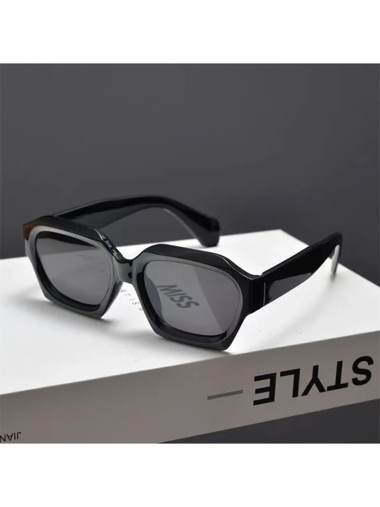 Vintage Thick Square Sunglasses for Women Men 2026 Fashion Retro Black Large Frame Sun Glasses Punk Goggles UV400 Gafas De Sol