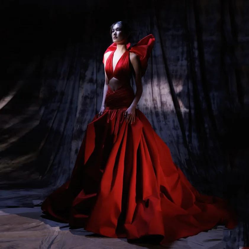Robe de mariée rouge magnifique, avec gros nœud au dos, épaules dénudées, style sirène, longue et Sexy, col en V, robes de mariée plissées, 2026