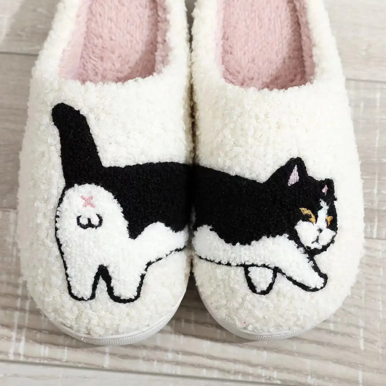 

Lovely Cat Embroidery Stuffed Slippers Home Men Women Furry Shoes 2024 Autumn Winter fur Slides Fuzzy Fun Animal Pet Slippers