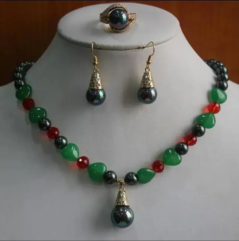 

Fashion design 8mm shell pearl + green heart accessories Necklace Pendant + Earrings + Ring Set