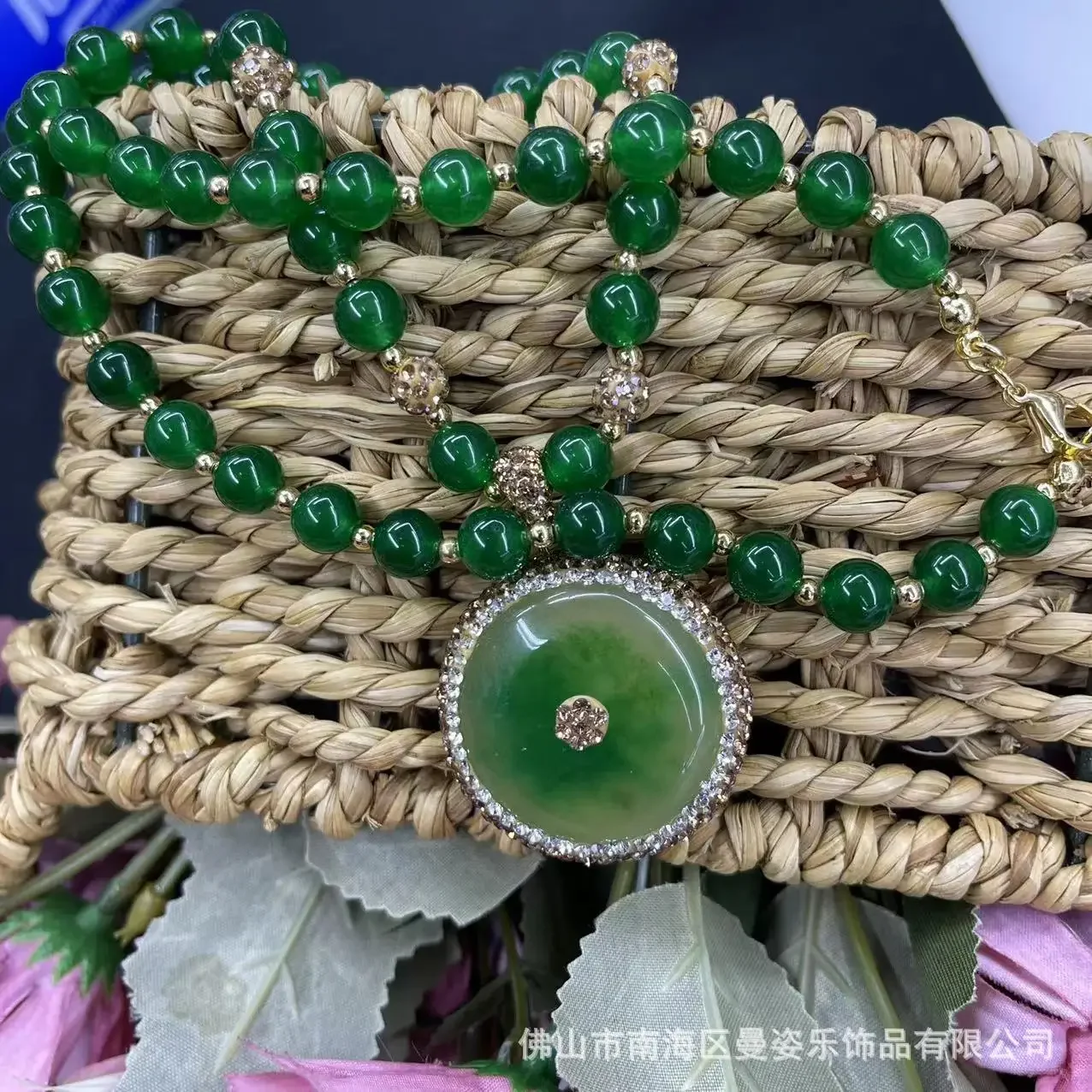 New natural chalcedony agate safety buckle sweater chain French vintage jewelry emerald necklace jewelry