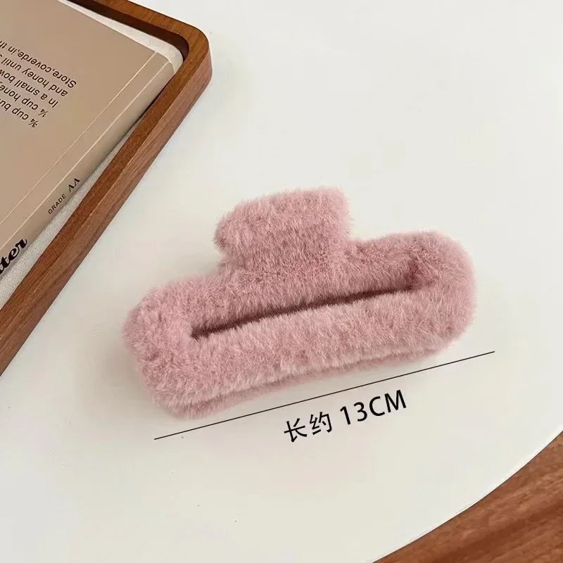 Winter Plush Hair Claw 13cm Elegant Acrylic Hairpins Faux Fur Hair Clip Barrette Crab Headwear for Women Girls Hair Accessories