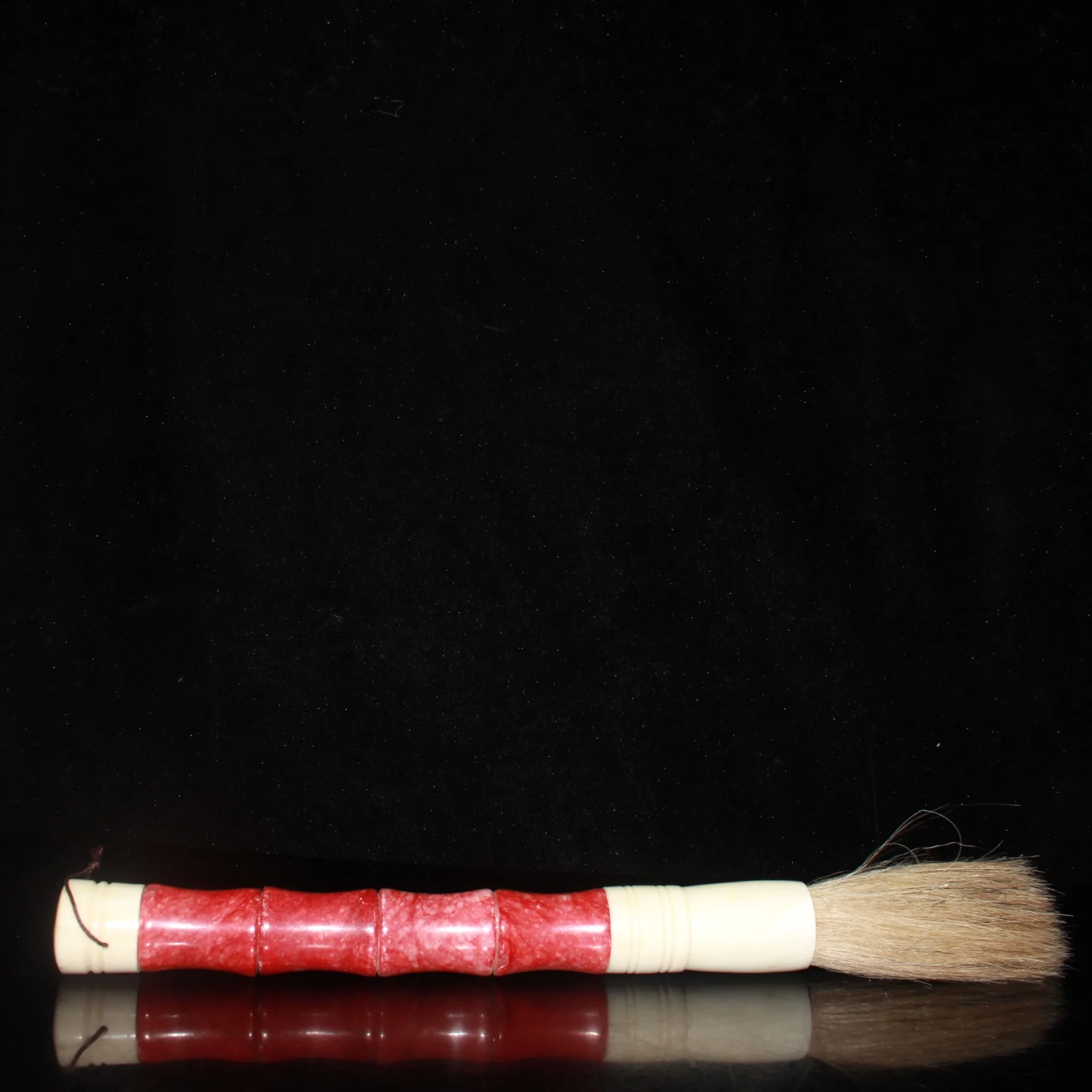 Retro ox bone inlaid with red Xiuyu bamboo brush decorative ornaments