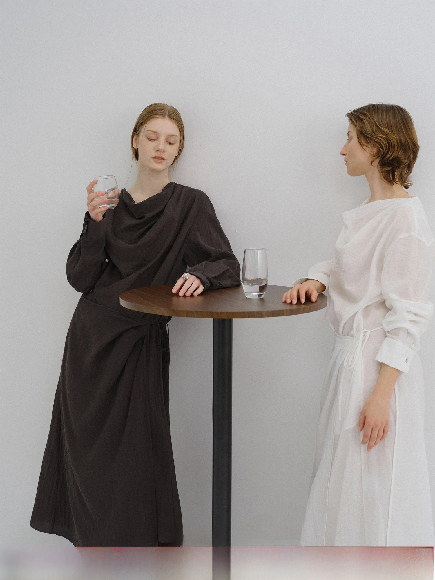 

Расслабляющее льняное платье Sonders из смесовой ткани, 2 предмета, с запахом, длинный рукав, простой крой, А-образная юбка, для повседневной носки, весенний сезон, женская мода