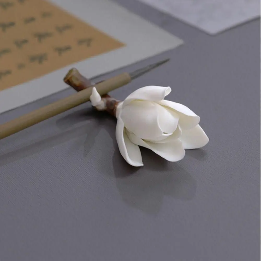 1 pcs Magnolia Shape Crafts Ceramics Plum Blossom Aromatherapy Base Incense Stick Holder Writing Brush Stand Home Decor