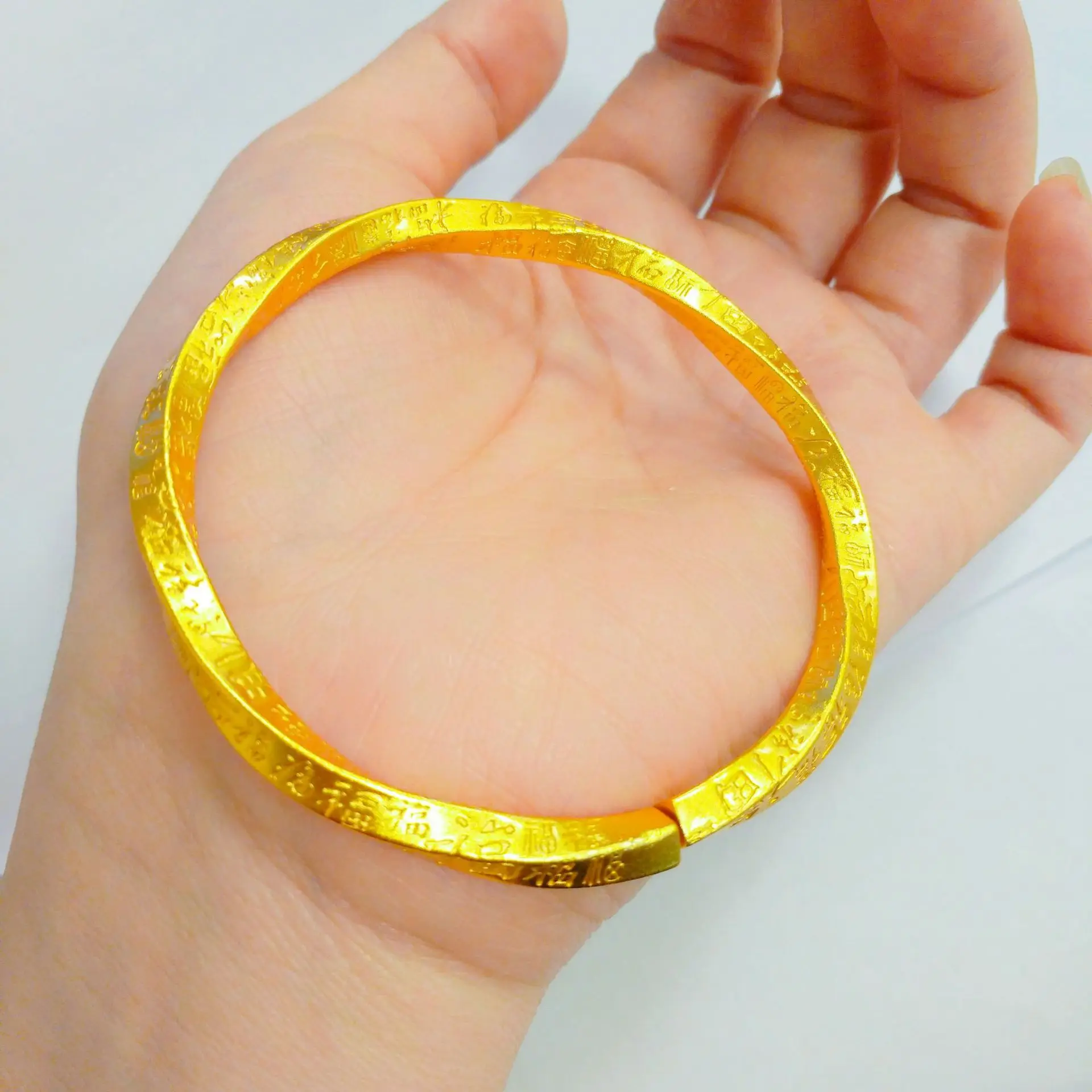 

AU999 24K Gold Hammered Blessing Bangle | 3D blessings, diamond - dotted, adjustable, classic & luxurious