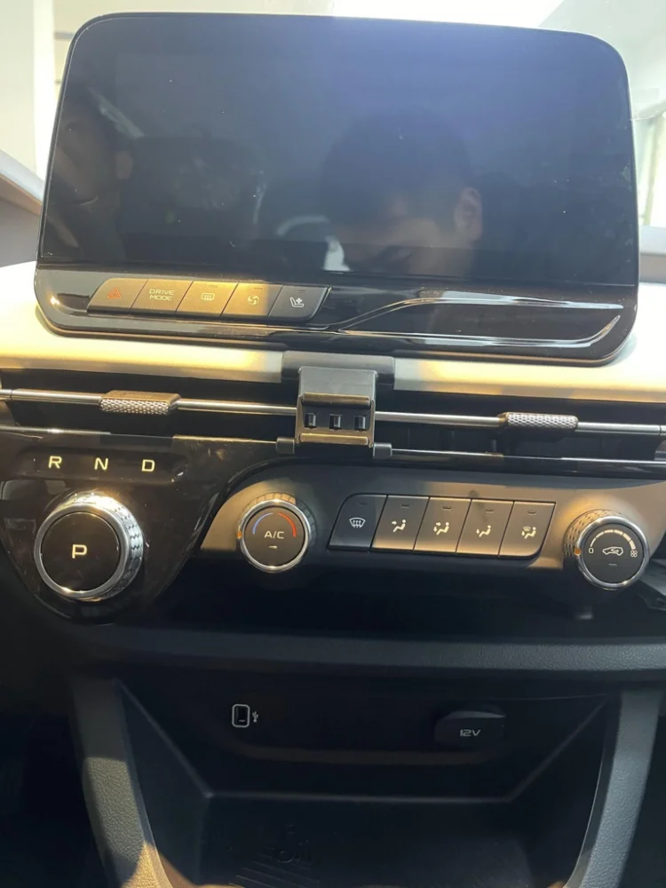 High-Quality Car Phone Holder & Base for FAW Bestune NAT/EO5 2021-2023, No Obstruction to Driving Vision After Installation