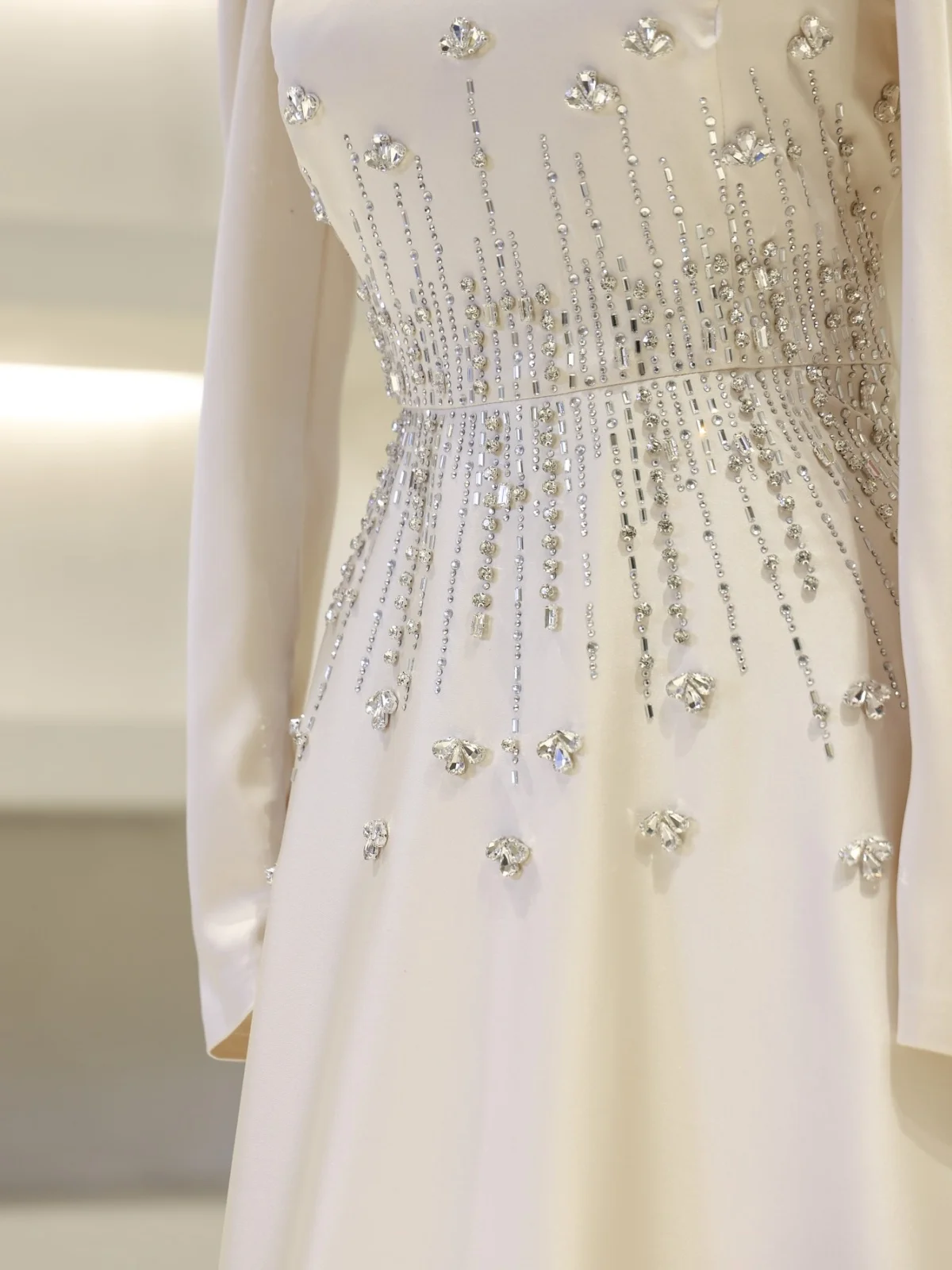 فستان سهرة نسائي جديد فاخر برقبة على شكل حرف H مطرز بالخرز 2025 دبي بأكمام طويلة فستان المشاهير فساتين مخصصة