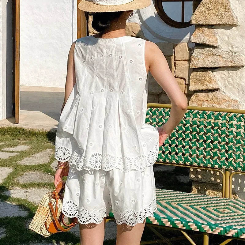 Conjunto de pantalones cortos franceses para mujer, chaleco con bordado hueco, Top + pantalones cortos de cintura elástica, conjunto de 2 piezas, traje de vacaciones en la playa de verano 2025