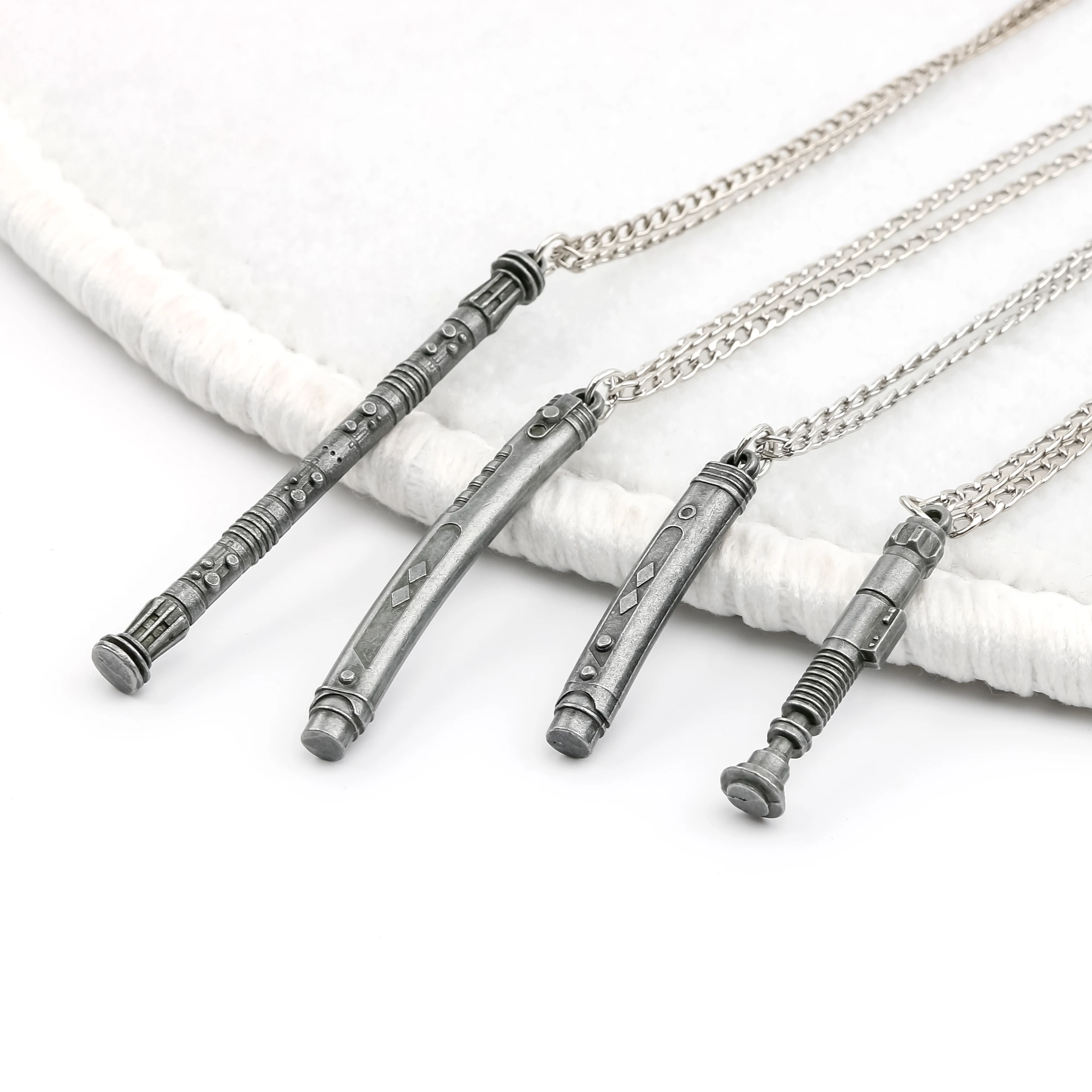 TXQSABER Spada Laser MINI, Collana con Spada Laser, Ciondolo Spada Laser Jedi per Duelli Intensi, Accessori e Componenti, Giocattoli Cosplay per Adulti