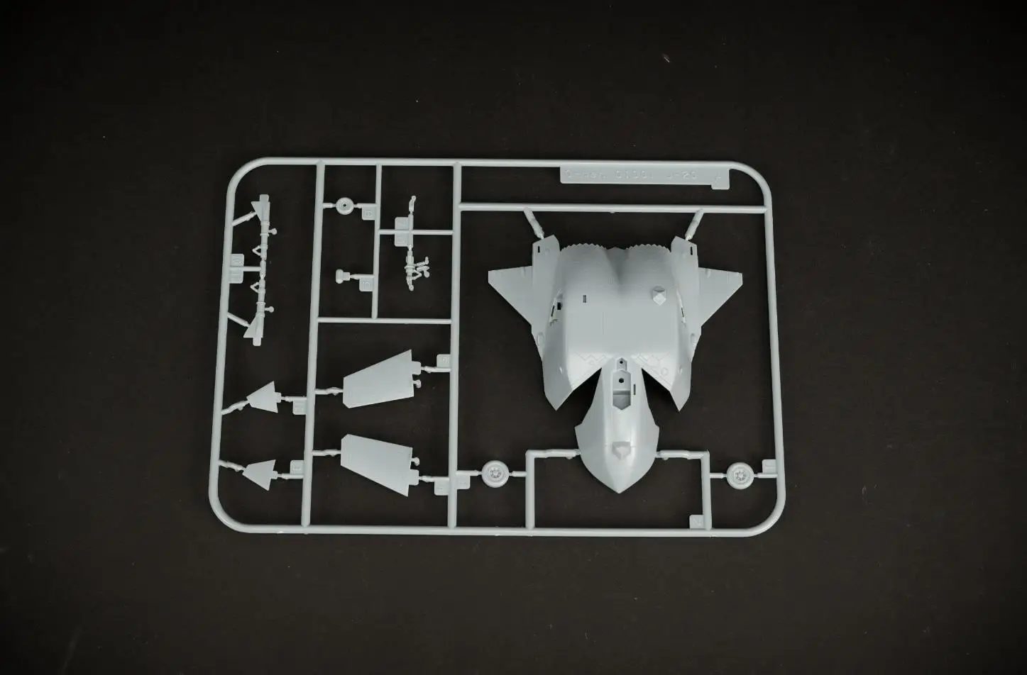 ZMQ01001 Poderoso Dragão Modelo Kit, DJ J-20, Modelo