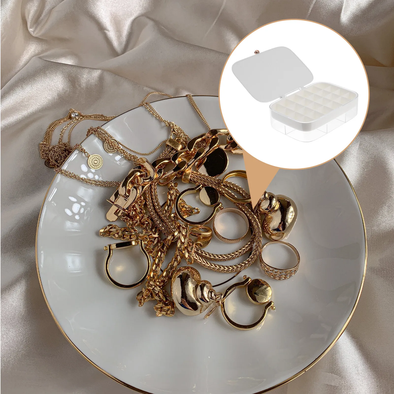 

Функциональный органайзер для хранения украшений: серьги, колье, кольца, браслеты. Портативный, компактный, для путешествий, дома, офиса, готов к демонстрации.