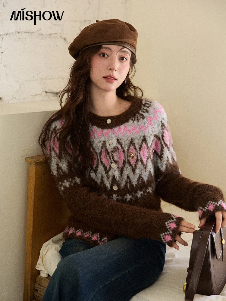 

MISHOW женский вязаный кардиган Fair Isle, зима 2025, жаккардовый однобортный свитер в стиле ретро с геометрическим рисунком и круглым вырезом, теплый MXE86Z2651