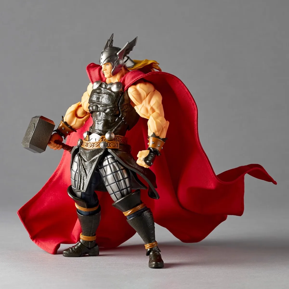 18Cm Pvc Kaiyodo The God of Thunder Thor Thor Odinson Anime Action Figure Movable Joint Garage Kit Model Doll Gift Toys