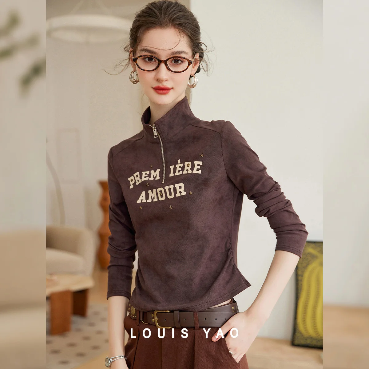 

LOUIS YAO American Retro Long Sleeve Tees 2025 Autumn Letter Embroidered Stand Up Collar Casual Regular Shoulder Women's T-shirt
