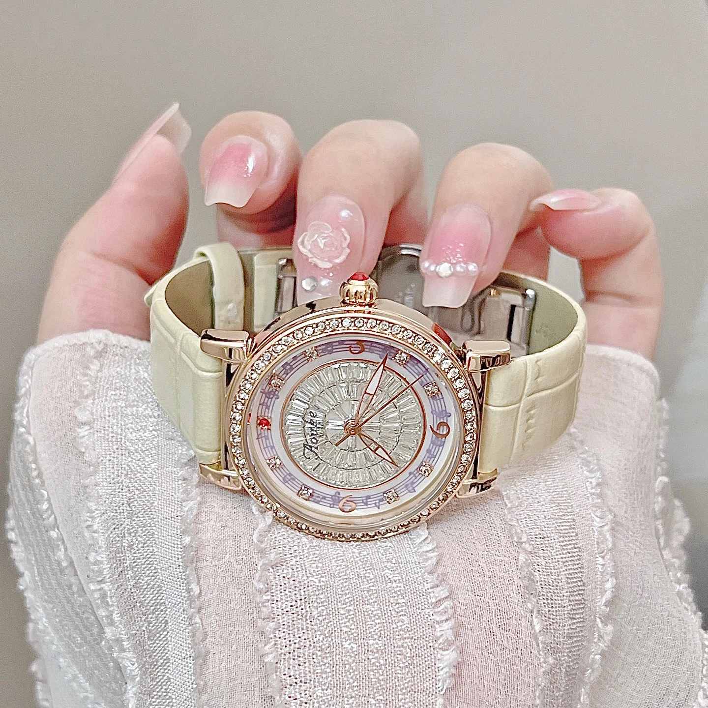 

Elegant women's watches, luxury women's watches, fashionable women's wristwatches, perfect gifts, exquisite watches.