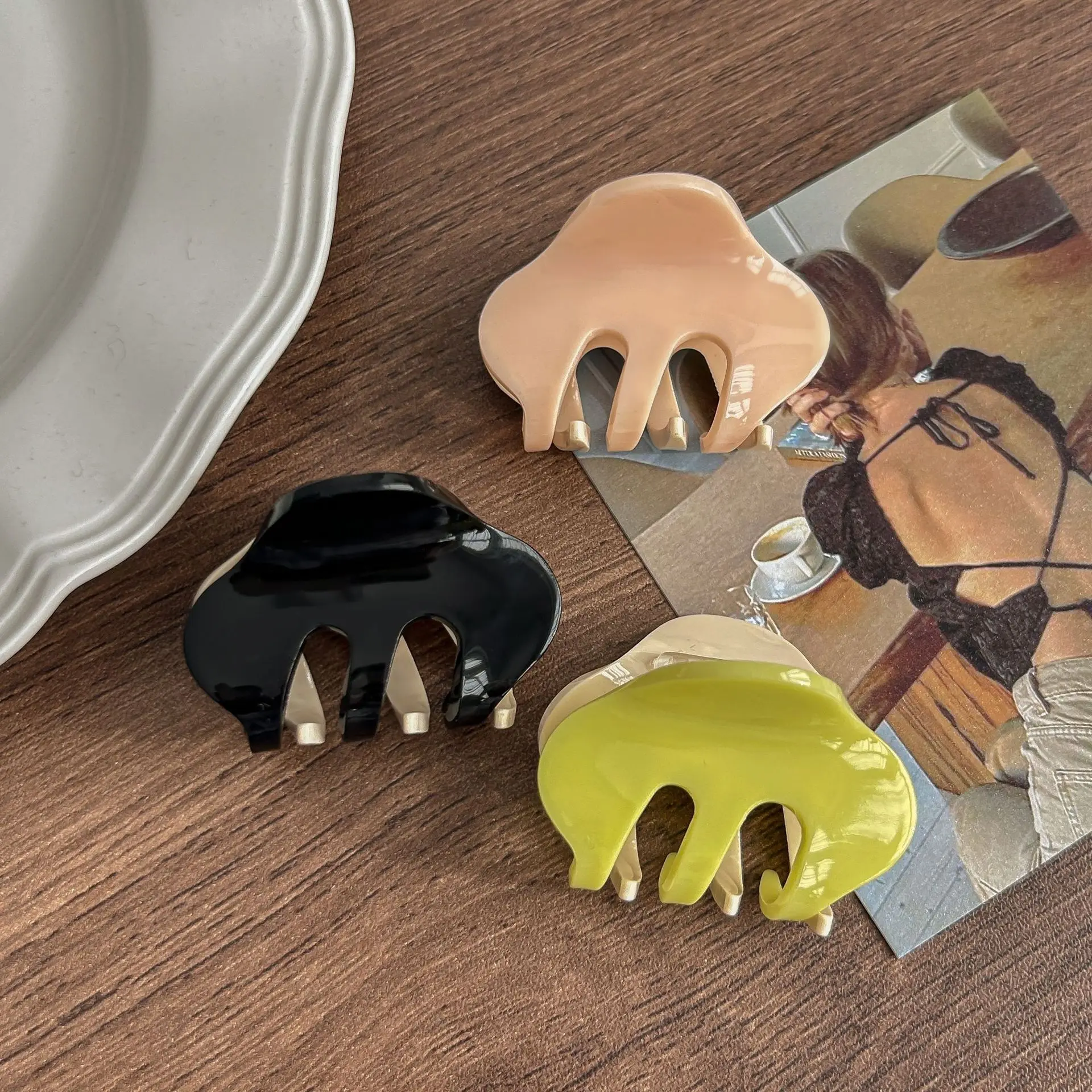 

Elegant Acetate Color-Block Claw Clip Half-Tie Shark Hairpin for Back of Head Hair Top Decorative Headpiece