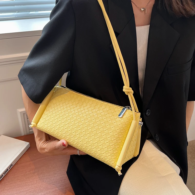 VeryMe High Quality Leather Woven Shoulder Bag For Women 2022 Simple Solid Color Handbag New Fashion Female Crossbody Pack bolsa