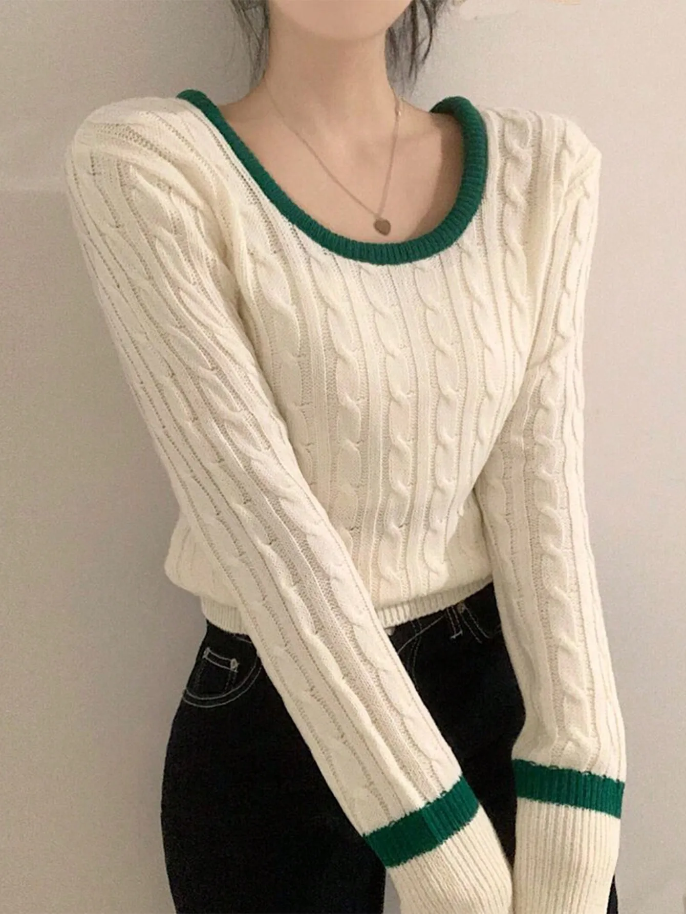 Korean High-End Contrasting Edge U-Neck Knitwear for Women 2024 New Spring & Fall Small Unique and Chic Small Top