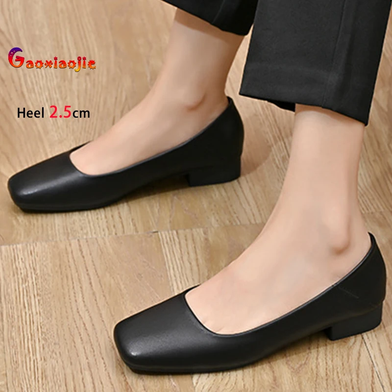 الموضة الكلاسيكية الأسود كعوب منخفضة 2.5 سنتيمتر أحذية نسائية كعب مربع رئيس مربع السيدات مضخات الأحذية الجلدية الناعمة أحذية عمل غير رسمية