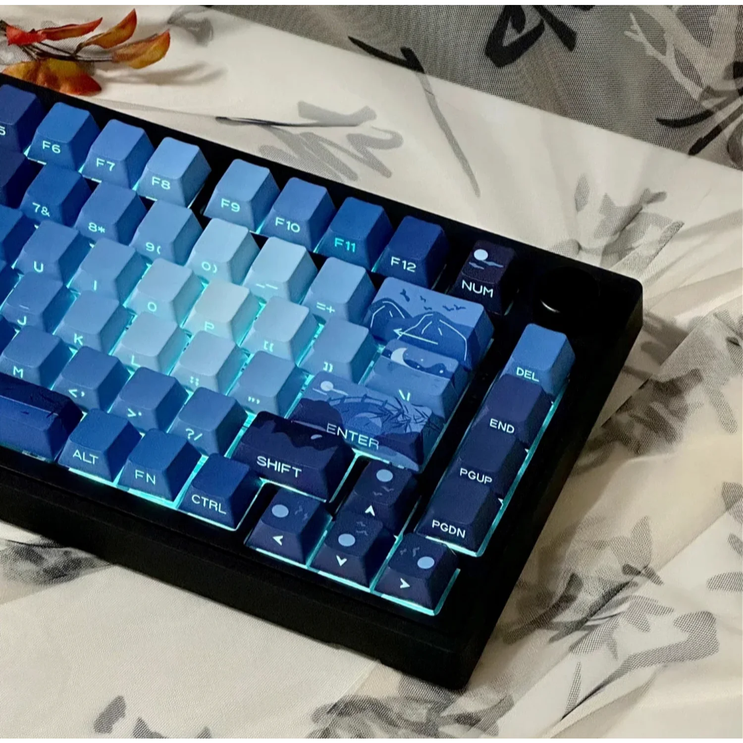 Imagem -05 - Teclado Mecânico Gravado Lado Azul de Pbt Lua Brilhante Mil Milhas Keycaps Translúcidos 60 84 90 104 108