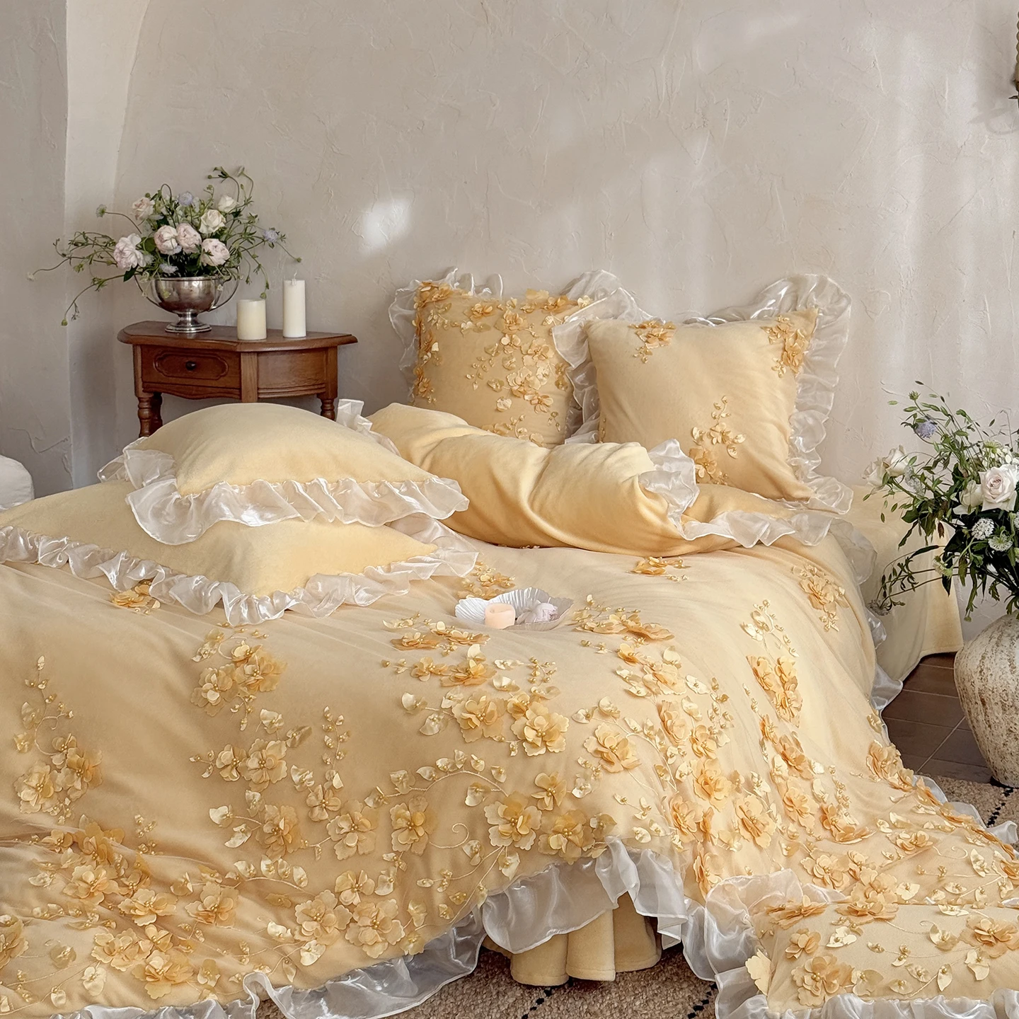 Winter Warm Thicken Velvet Bedding Sets Luxury 3D Lace Flowers Princess Duvet Cover Set Bed Sheet Pillowcases Home Textile