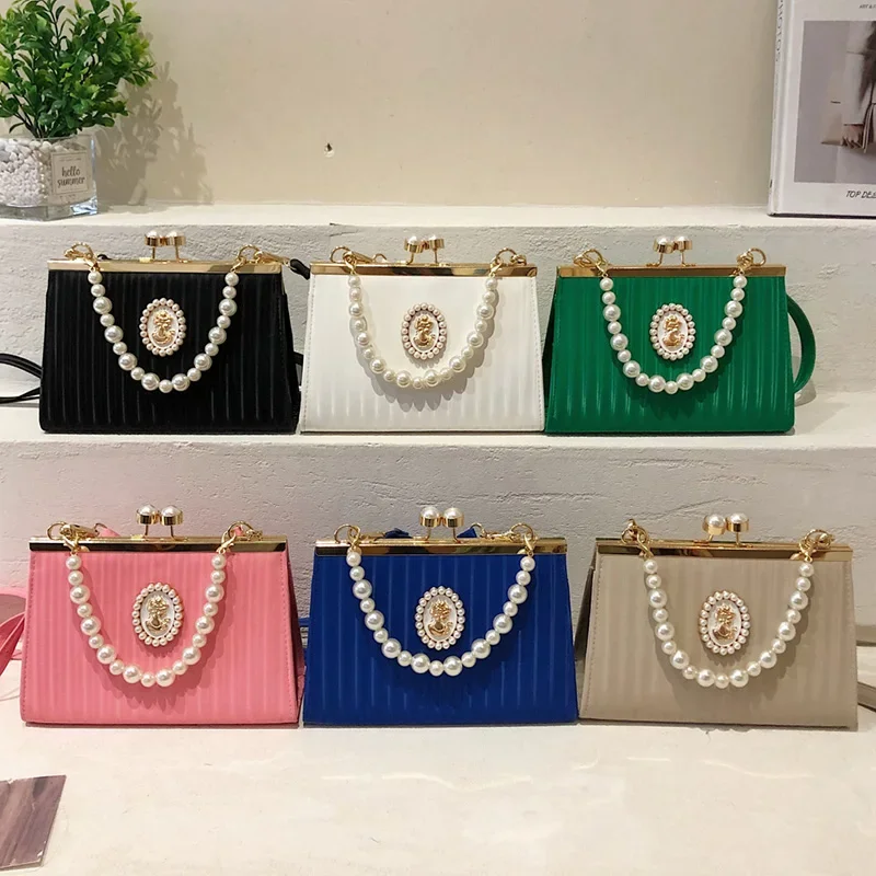 Luxury Women Evening Pearl Shell Clip Green Pink Chain Messenger Bags Designer White Prom Shoulder Bags Wedding Bridal Clutch