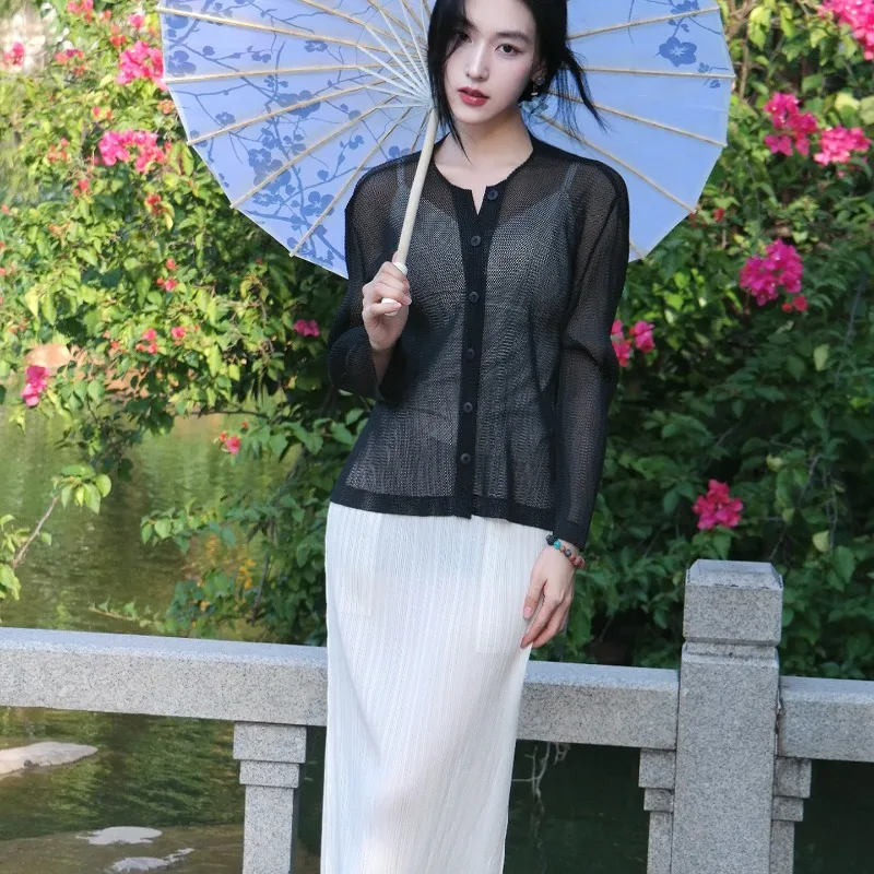 Miyake-cárdigan plisado negro transparente con protección solar para mujer, Chaqueta de punto ligera de verano, conjunto de falda blanca de moda minimalista