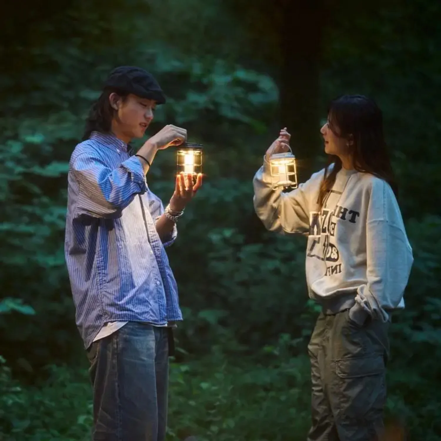 

outdoor IPX5 waterproof Rechargeable light camping lamp with tripod