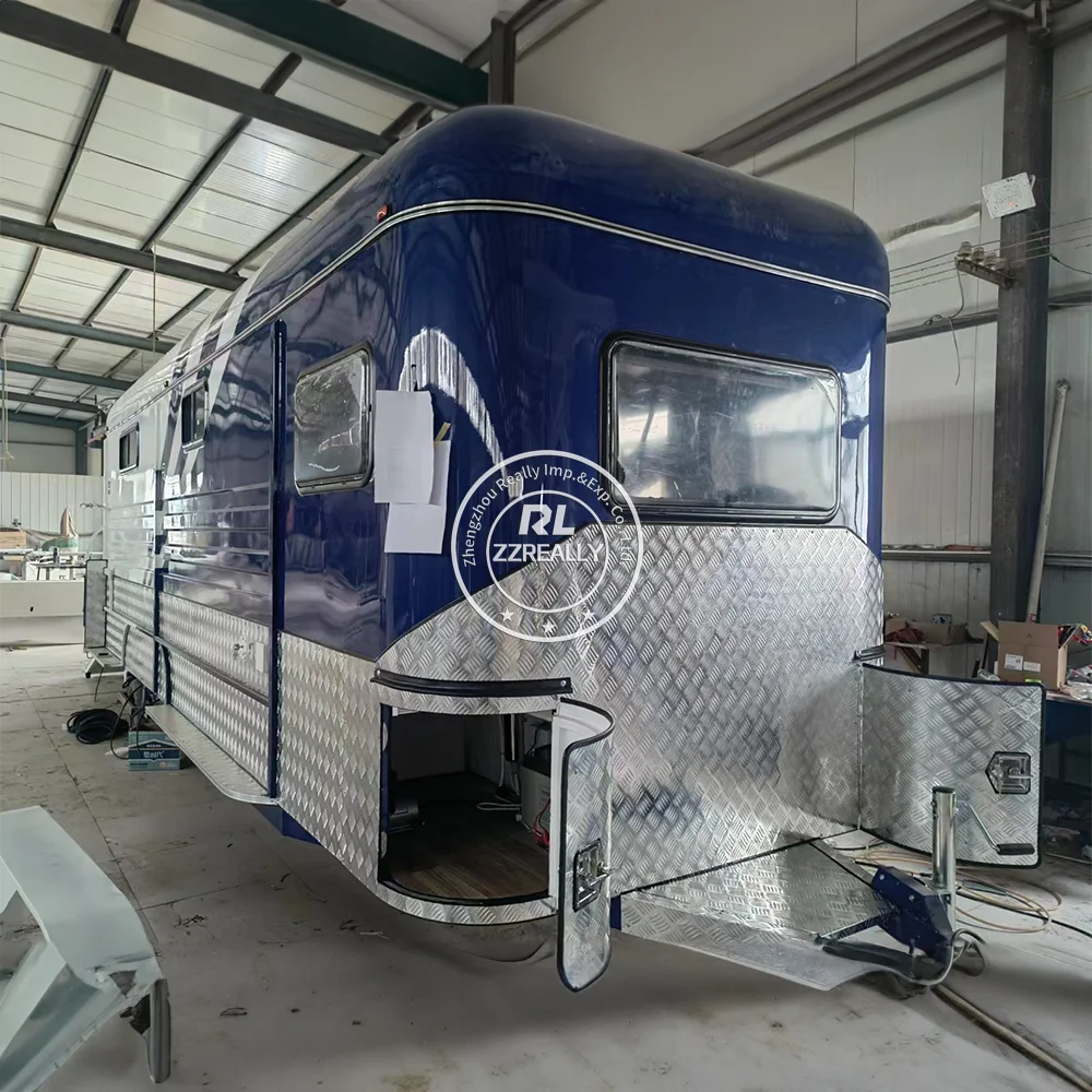 3つの馬のトレーラーフロート,トラベルトレーラー,キャンピングカー,デラックス馬車,カスタマイズされたキャラバンドア