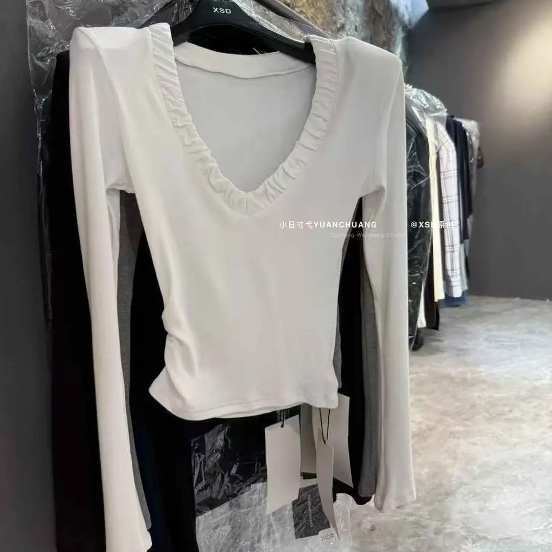 

SY'sYouthfully Тонкие футболки с v-образным вырезом, женские короткие топы с боковыми складками, весенняя футболка в корейском стиле, однотонная облегающая футболка с длинным рукавом