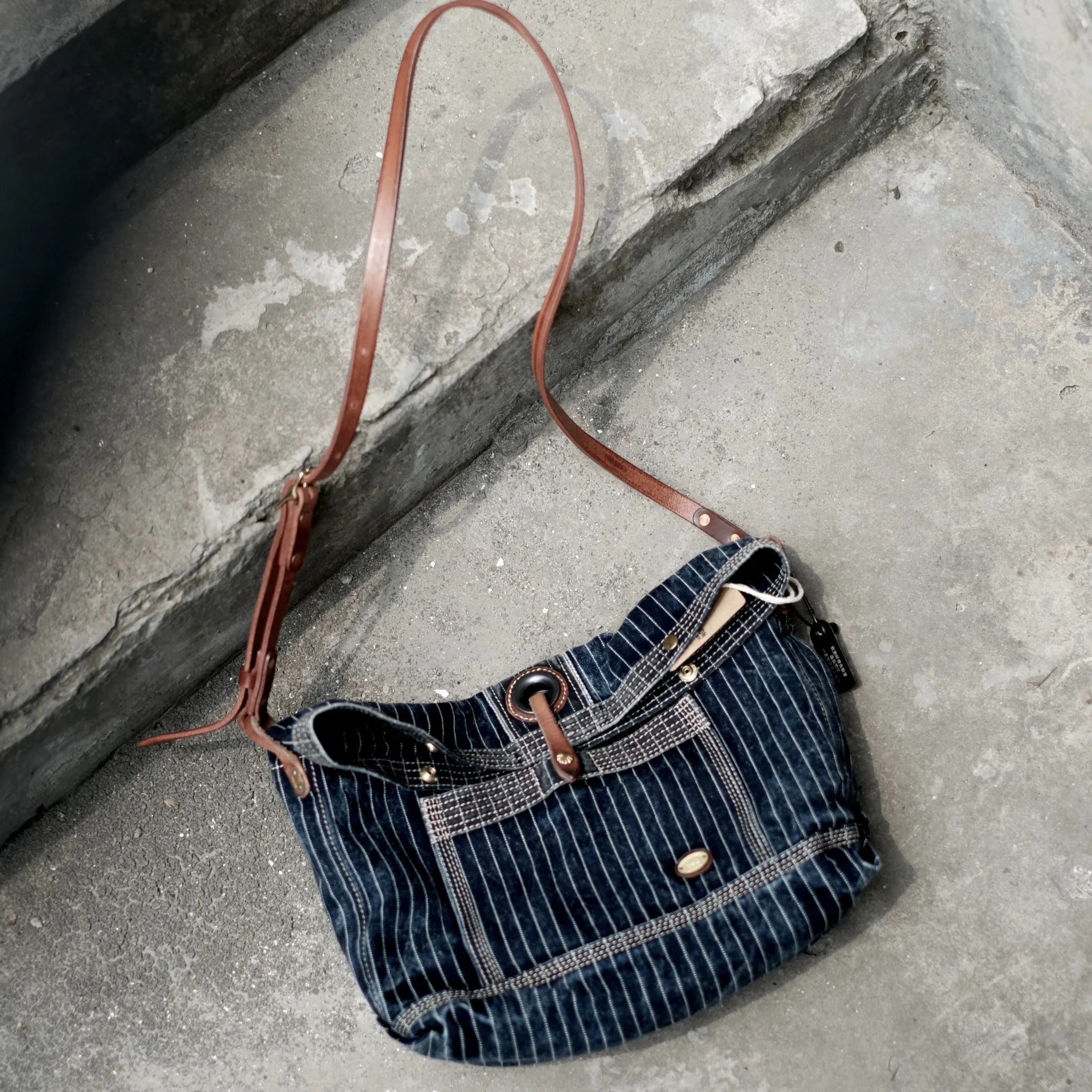 

Handmade Niche Heavy Washed Distressed Designer Model Cycling Bag Chest Motorcycle