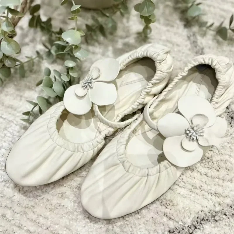 Brand Designer Round Head Golden White Camellia Flat Shoes Women's Comfortable Soft Sole Shallow Mouth Slip on Casual Loafer