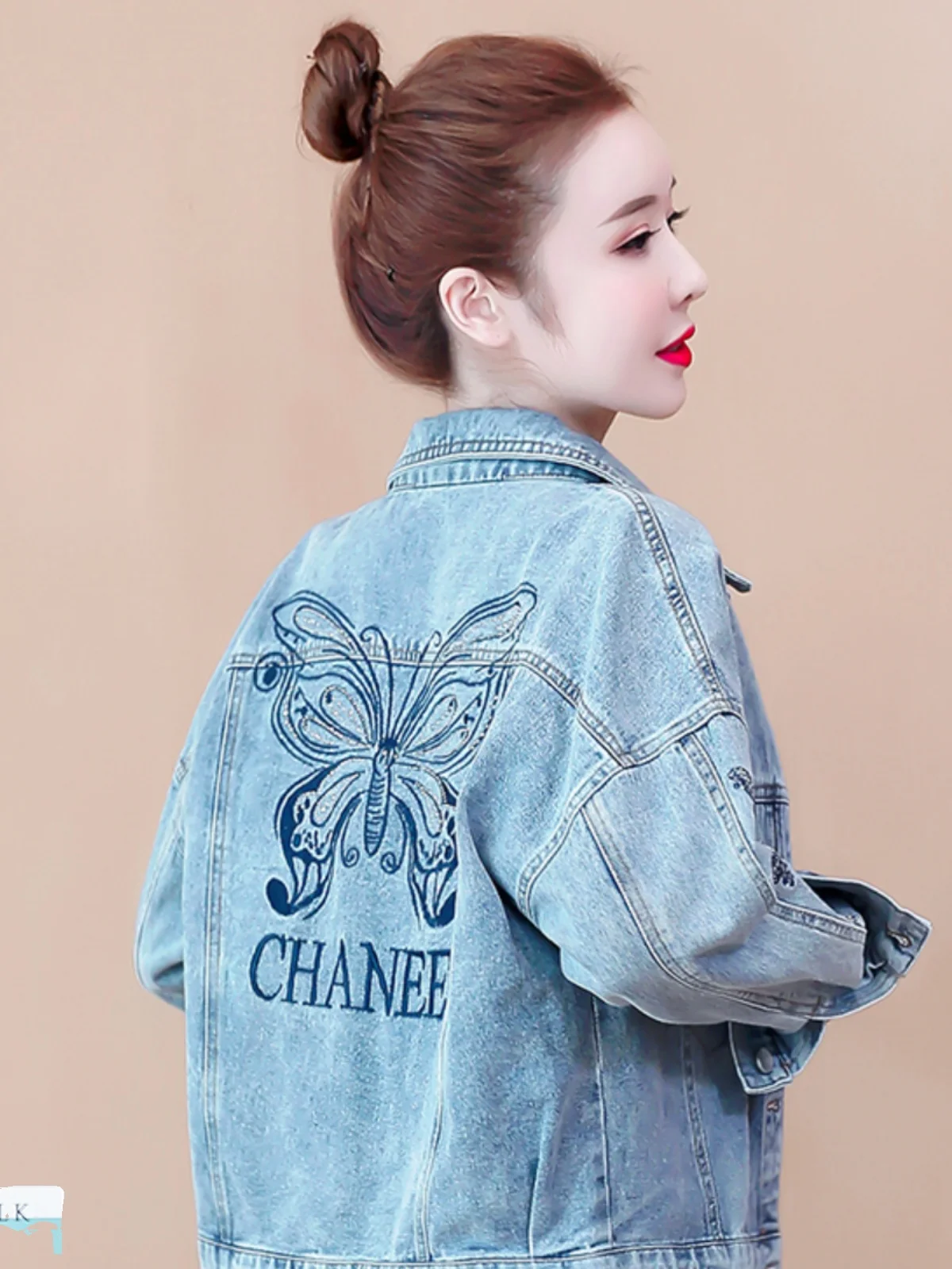 Jaqueta Jeans Fena Curta Primavera Outono Bordada Moda Ajustada Casual Confortável com Botões