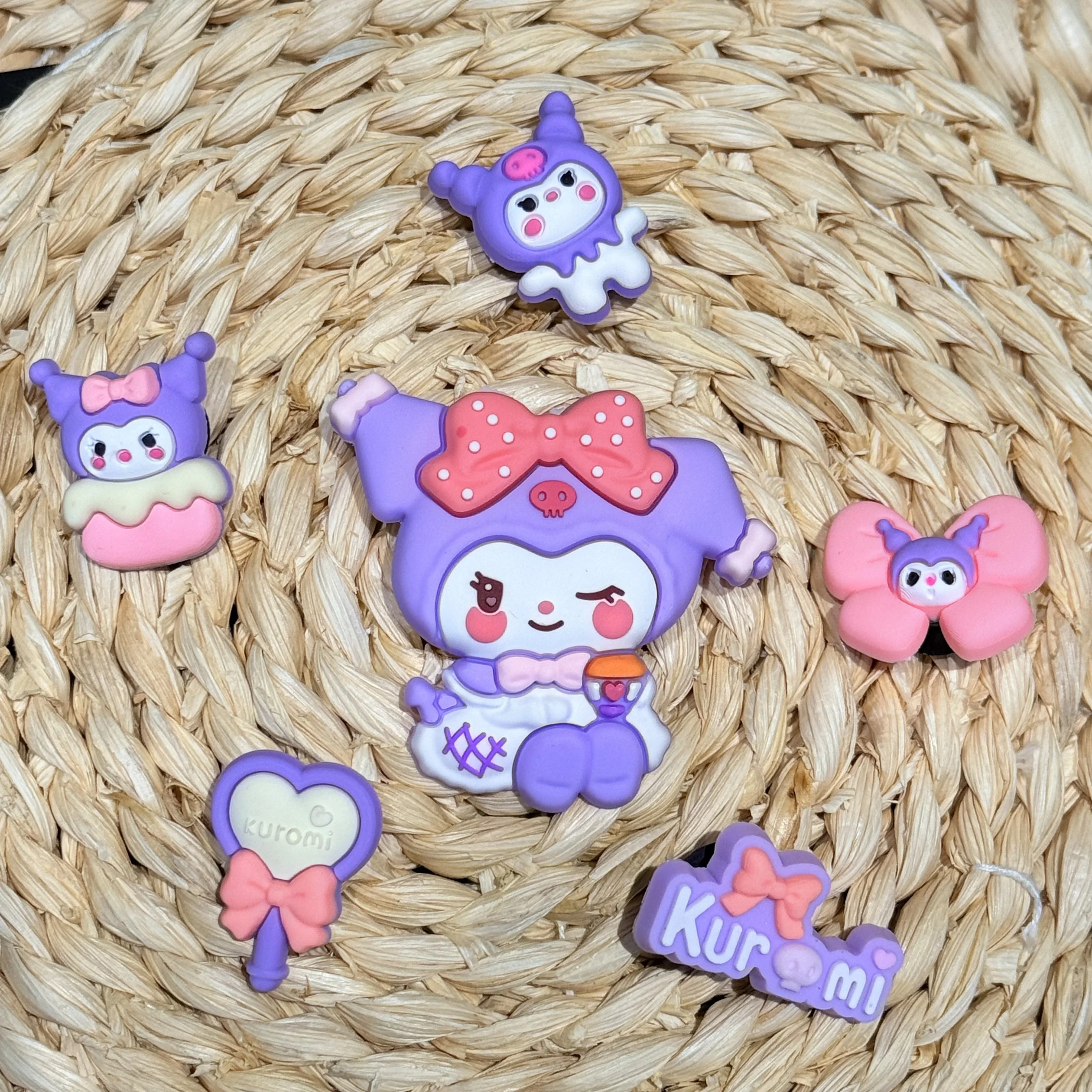 12-100 قطعة MINISO الكرتون الأحذية السحر Kuromi PVC DIY بها بنفسك إبزيم حذاء الأحذية الديكور صندل شاطئ اكسسوارات للأطفال هدايا