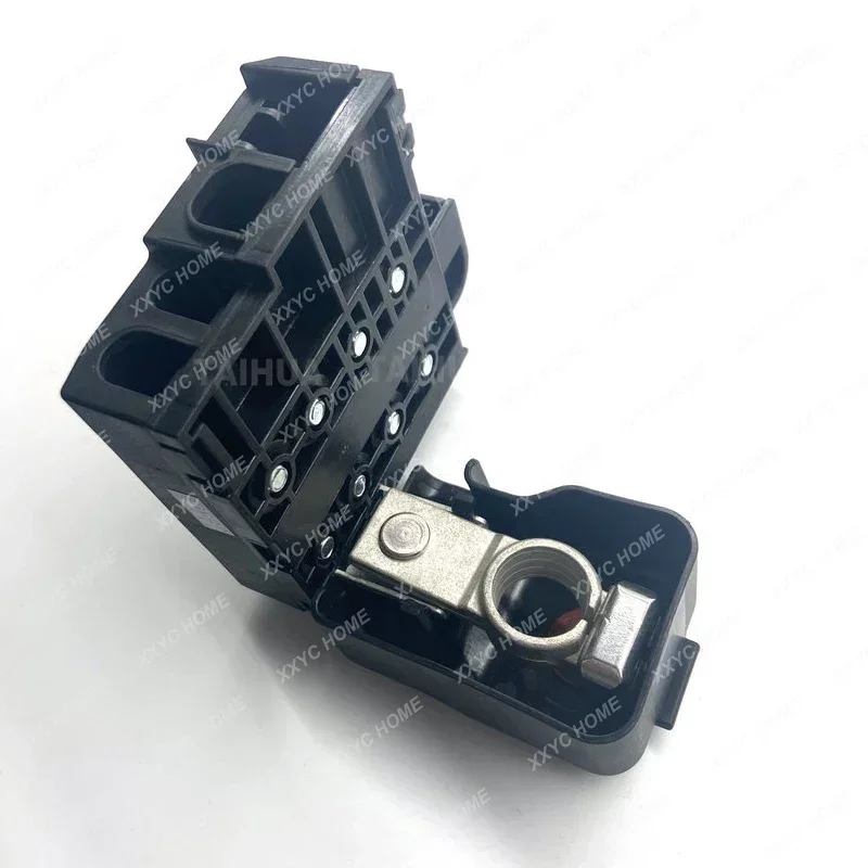 Fit for Great Wall Haval H2 battery fuse box, engine room battery fuse wire base, plastic shell accessories