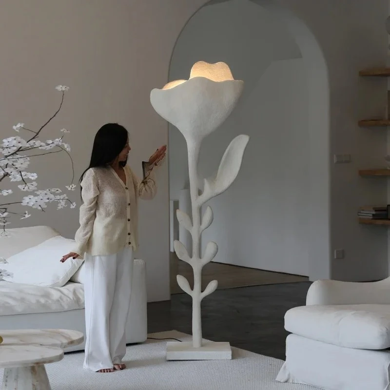 

Французский ретро диван для гостиной рядом атмосферы цветок стекловолокно художественная скульптура орнамент торшер