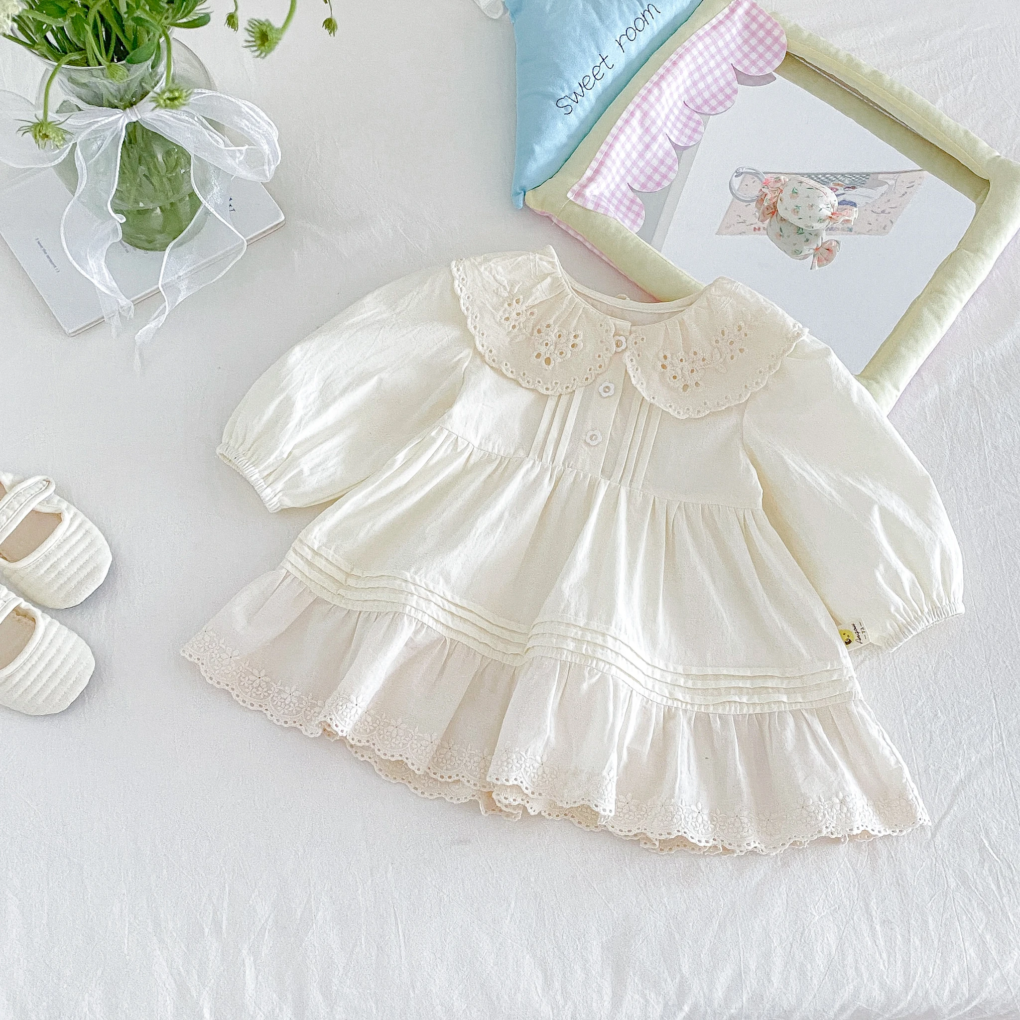 Mädchenkleid im Herbststil mit Schnürung, lässig-schickem Prinzessinnen-Design und plissiertem Kragen - Babykleid für Kleinkinder – Detail 2
