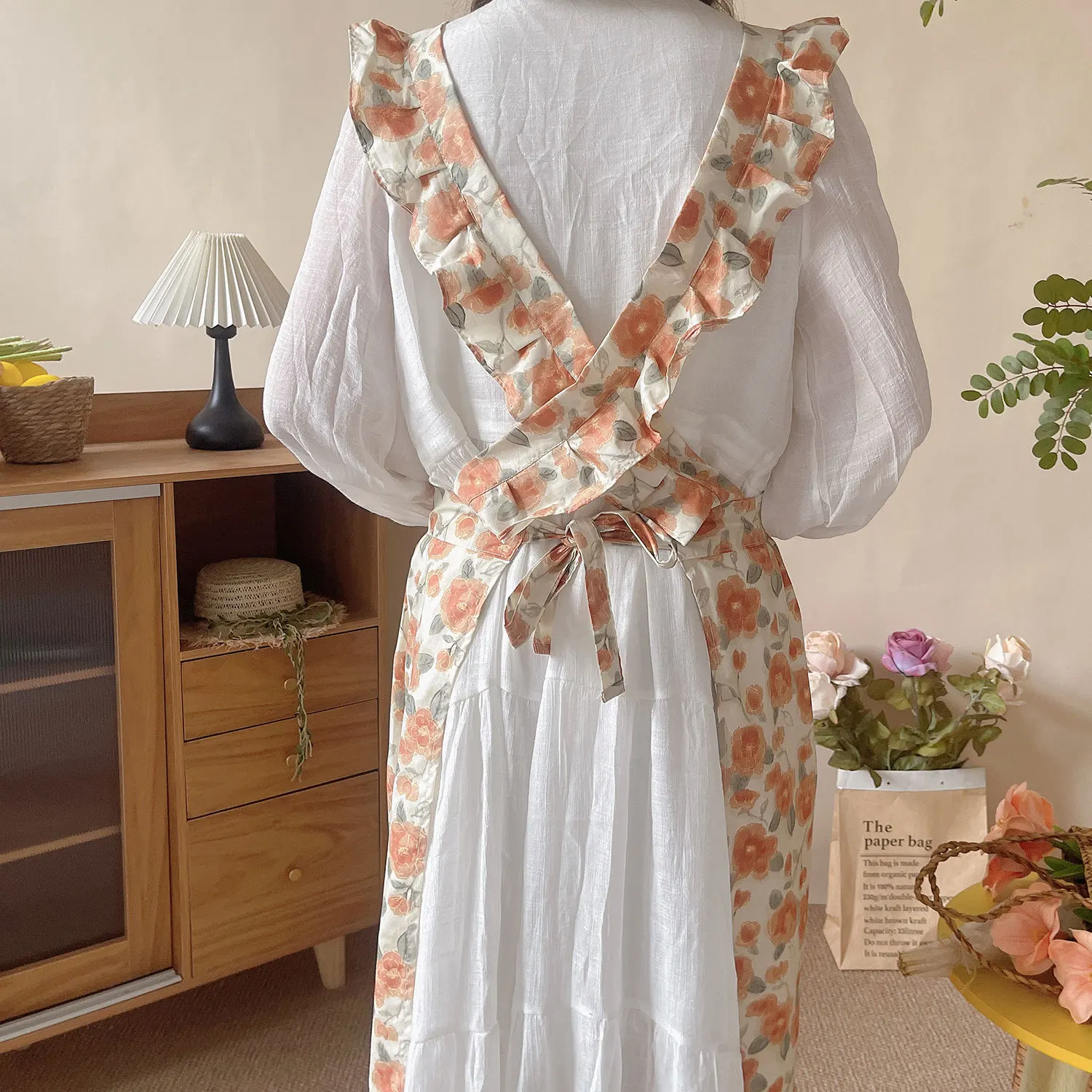 ผ้ากันเปื้อนผ้าฝ้ายสไตล์เจ้าหญิงน่ารัก ลายดอกไม้เล็กๆ สวมใส่ด้านนอก แฟชั่นบางเบา สไตล์อินเทรนด์ สวยงาม เหมาะสำหรับใช้ในบ้าน H1