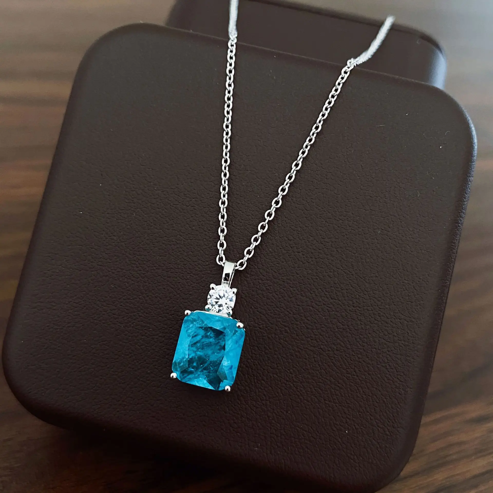 925 Silver Inlaid Simulated Emerald Pendant Chain Vintage Women's Paraiba Necklace Elegant Women's Party Birthday Jewelry Gift