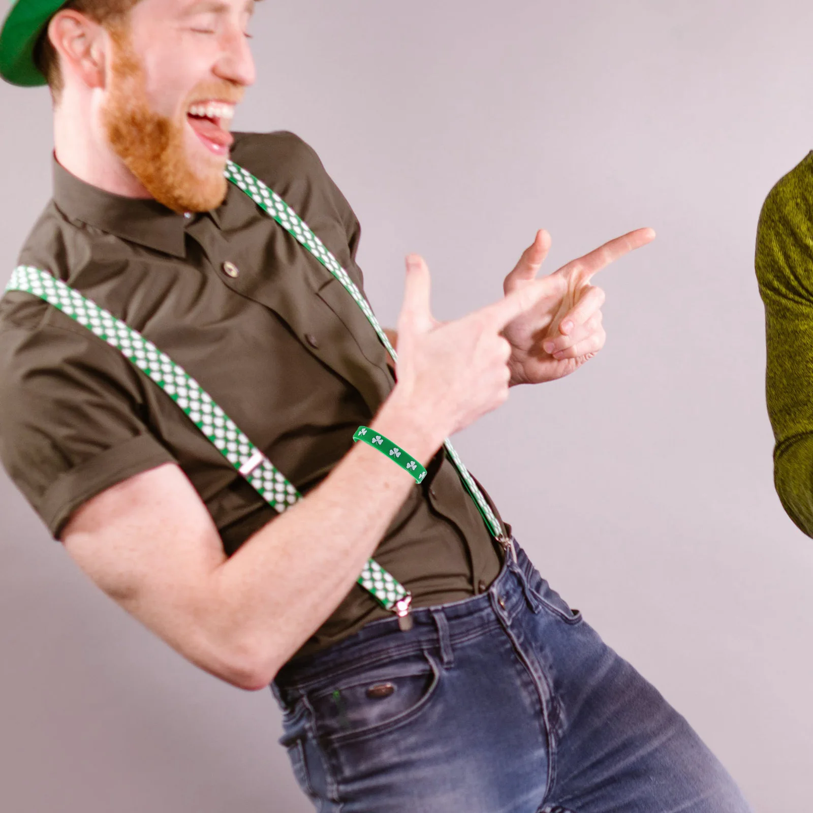 กำไลข้อมือซิลิโคนลายใบโคลเวอร์ 6 ชิ้น ธีมวันเซนต์แพทริก ทนทานต่อการซีดจาง เป็นมิตรกับผิวหนัง สร้างสรรค์สำหรับตกแต่งข้อมือในงานปาร์ตี้