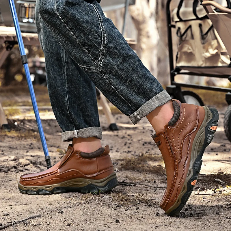 

2025 Four Season New Leather Men Boots Mid-top Design Sneakers Man Breathable Casual Leather Shoes Men Ankle Boots Outdoor Boats