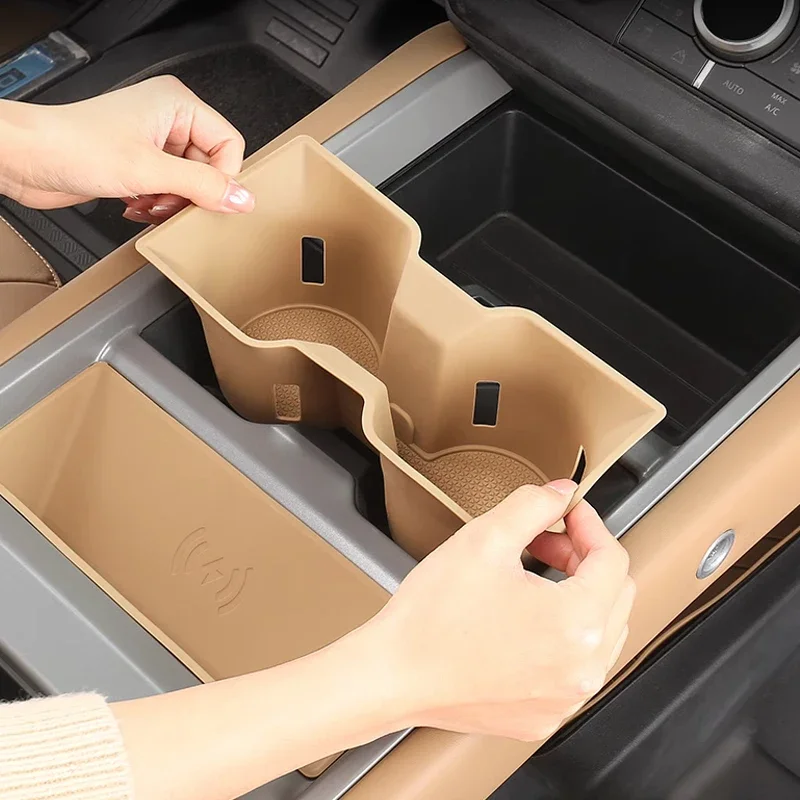 

For Land Rover Defender 2025 90 110 130 Wireless Charging Pad Silicone Non-Slip Central Water Cup Holder Modification Accessory