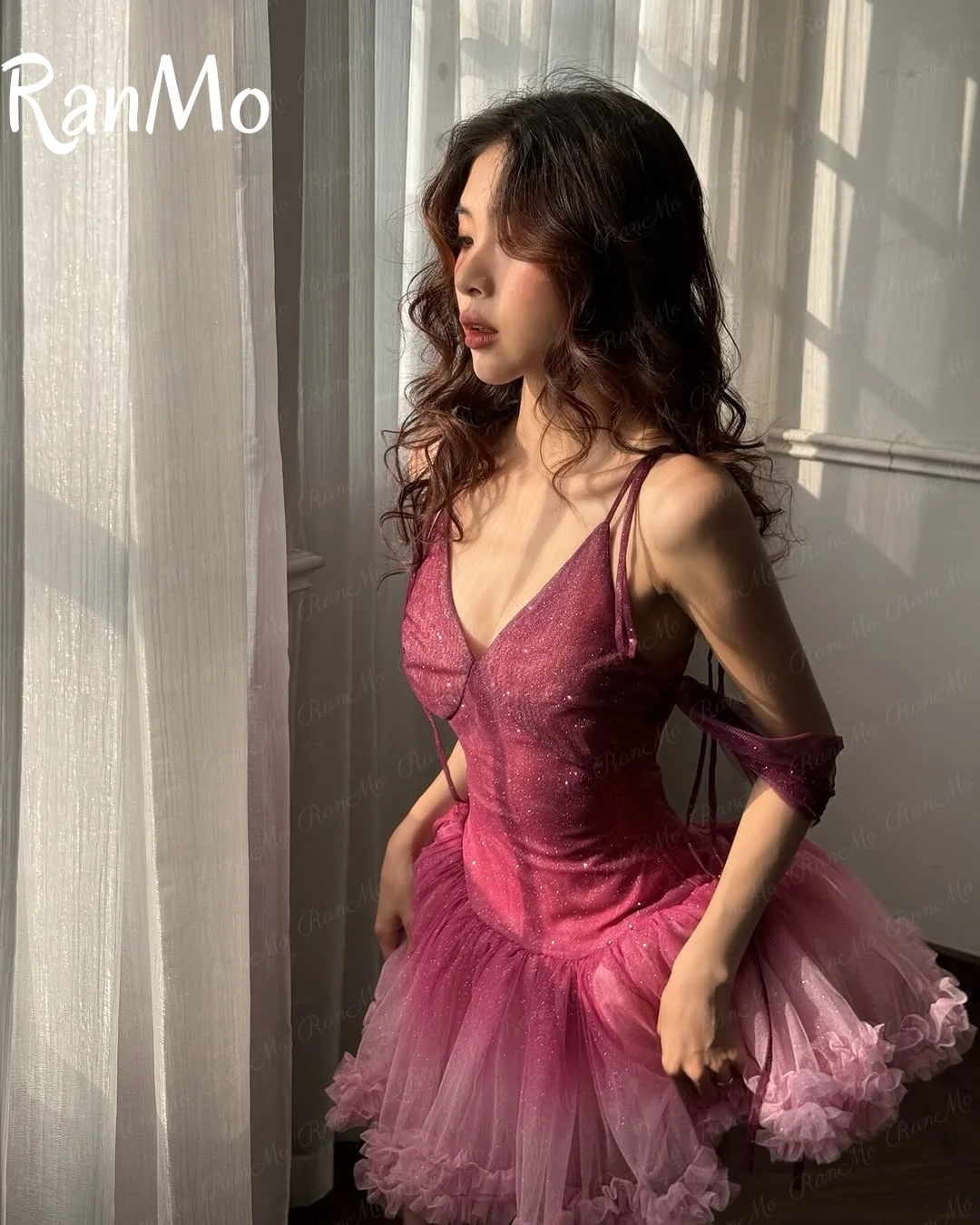 Ranmo 2025 индивидуальное сексуальное высококачественное повседневное изысканное классическое трикотажное мини-платье с золотой сеткой на бретельках, платье для выпускного вечера