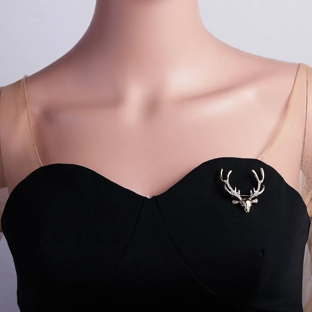 

Kawaii Animal Elk Head Brooch Rhinestone Lapel Pin Christmas Badge Alloy Jewelry Deer Metal Brooch Daily