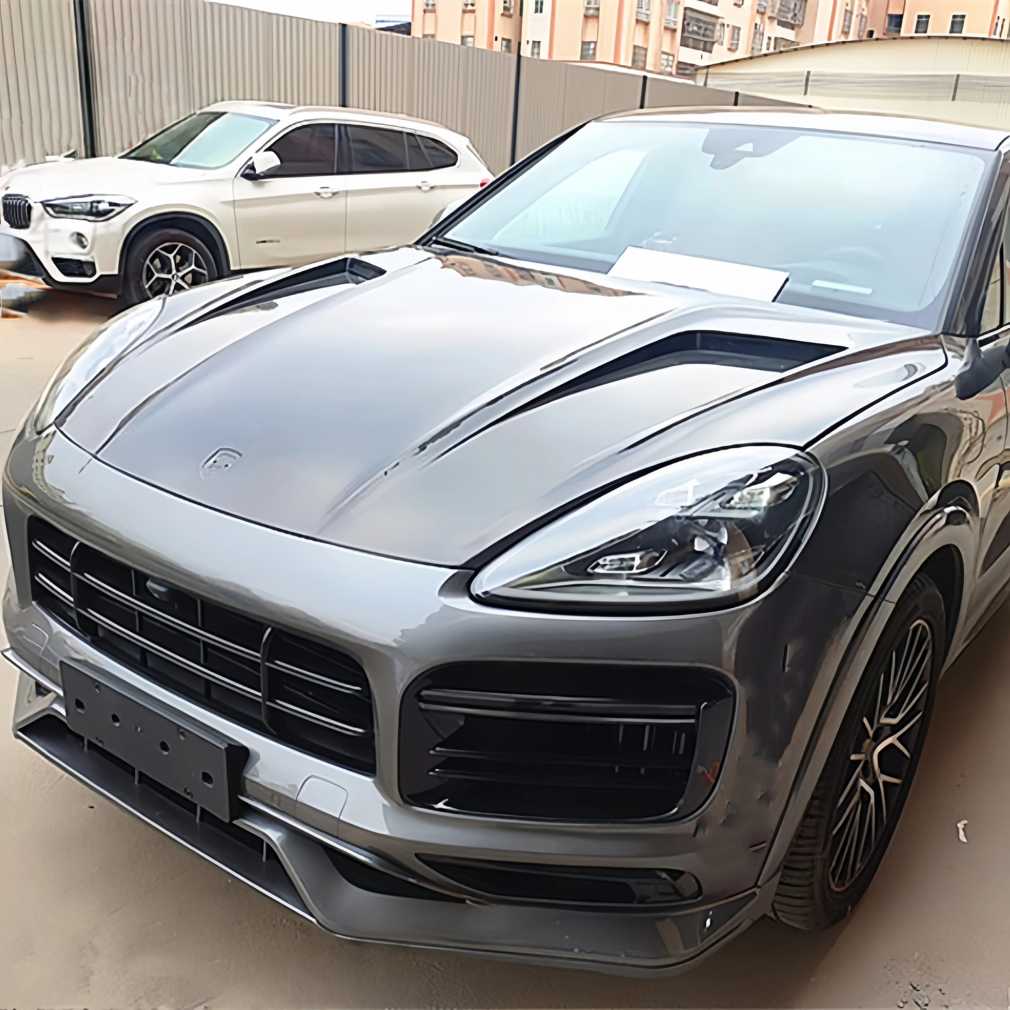 

Suitable for the 20-23 New Porsche Cayenne 9Y0 Upgraded Dry Carbon Fiber Engine Hood and Hood Surround