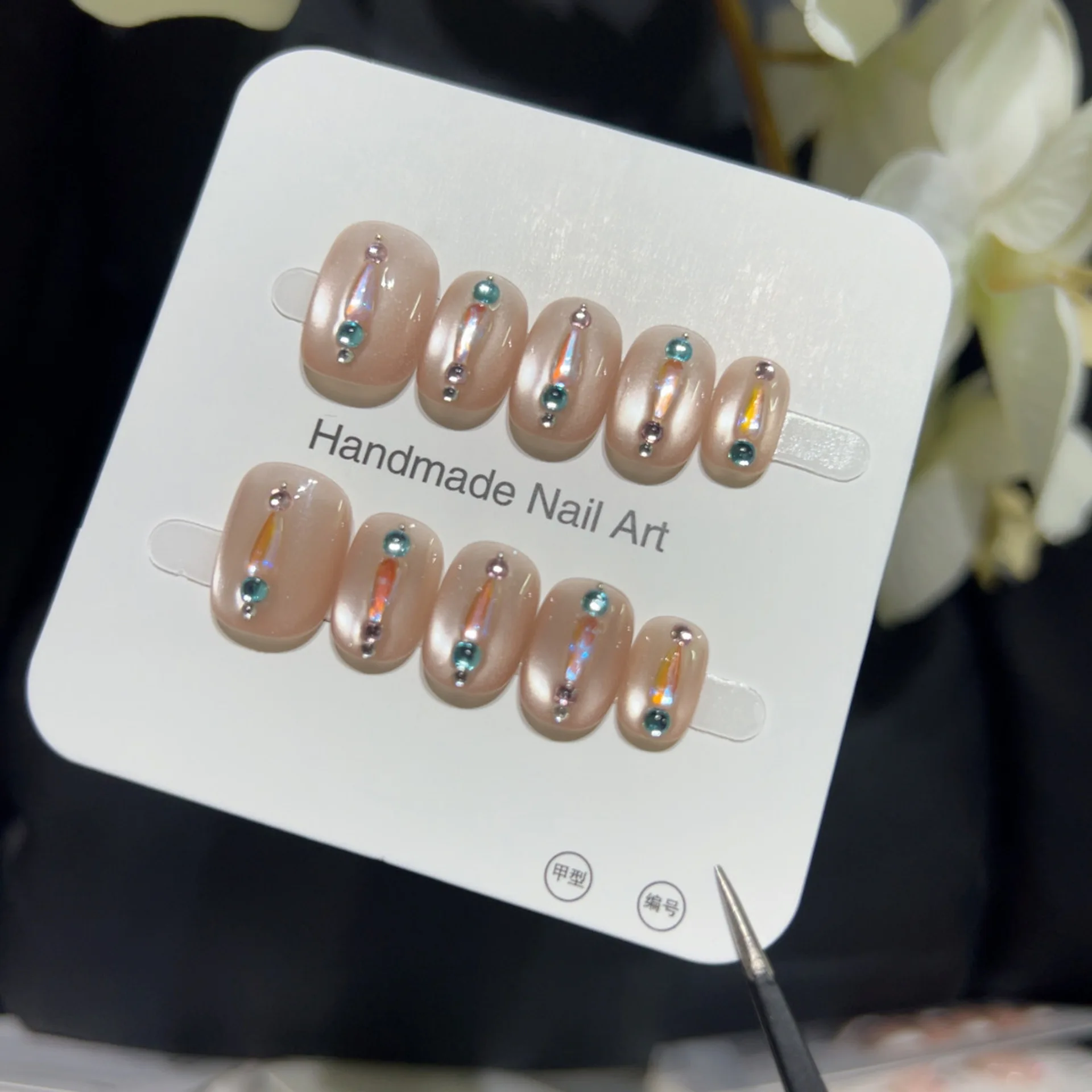

10pcs Handmade French Short Round Press on Nails Shiny Cat Eye Rhinestone Design Fake Nails Wearable Nails Art Tips For Girls