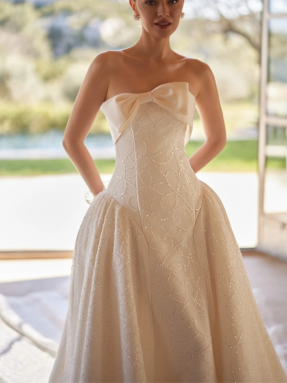 2027 Luxurious Beaded Strapless Wedding Dress Sparkling Ball Gown Bow Detail Customized Bridal Gown Stunning Dresses For Bride