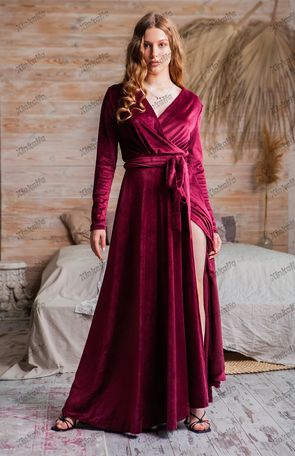 Red Velvet Night-Robe Elegant Comfort Skin Friendly Women Pajamas Belt Housecoat Long Sleeve Nightwear Size Color Customized