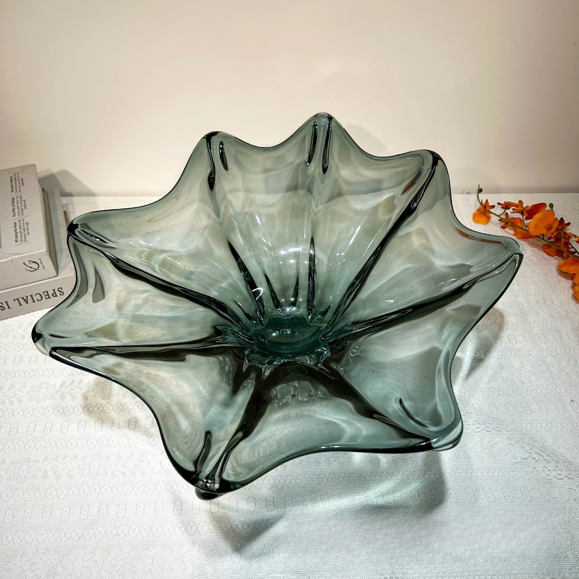 

Современная минималистичная тарелка для фруктов ручной работы из глазурованного стекла цвета дымчато-серого, для элитных гостиных, отделов продаж, гостиничных номеров, мягкий декор